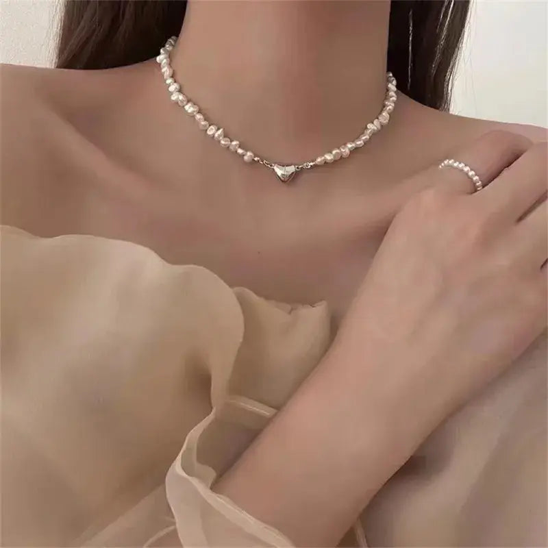 Elegant silver heart necklace