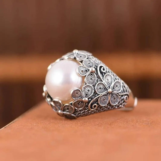 Silver ring with pearl in vintage style