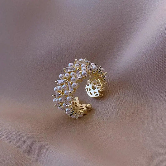 Luxury pearl ring in gold