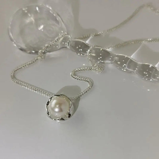 Timeless necklace with silver crystal pendant