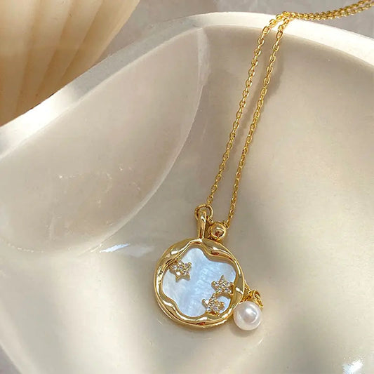 Gold necklace with moonstone and pearl