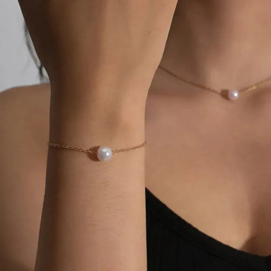 Gold pearl bracelet