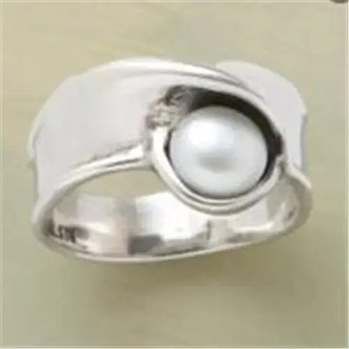 Vintage style pearl ring