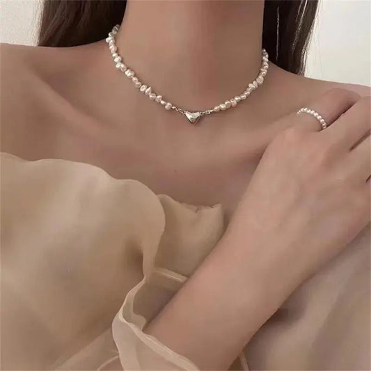 Elegant silver heart necklace