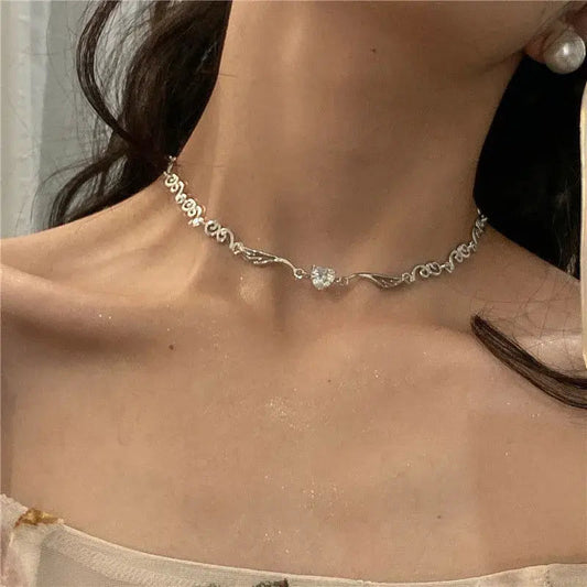 Elegant heart necklace set with zircons