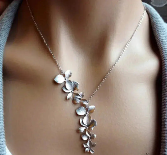 Silver flower necklace in vintage style